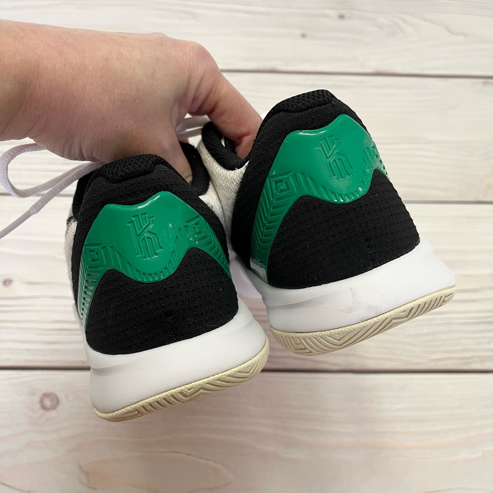 Nike Kyrie Flytrap II Boy's White/Black/Green Sneakers Size 3Y AQ3413-136 - Picture 6 of 10